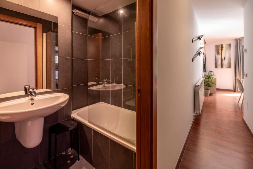 Apartamento Precioso Y Familiar En - 6pax - 2habs - Parking - Wifi L By Bonesvacances